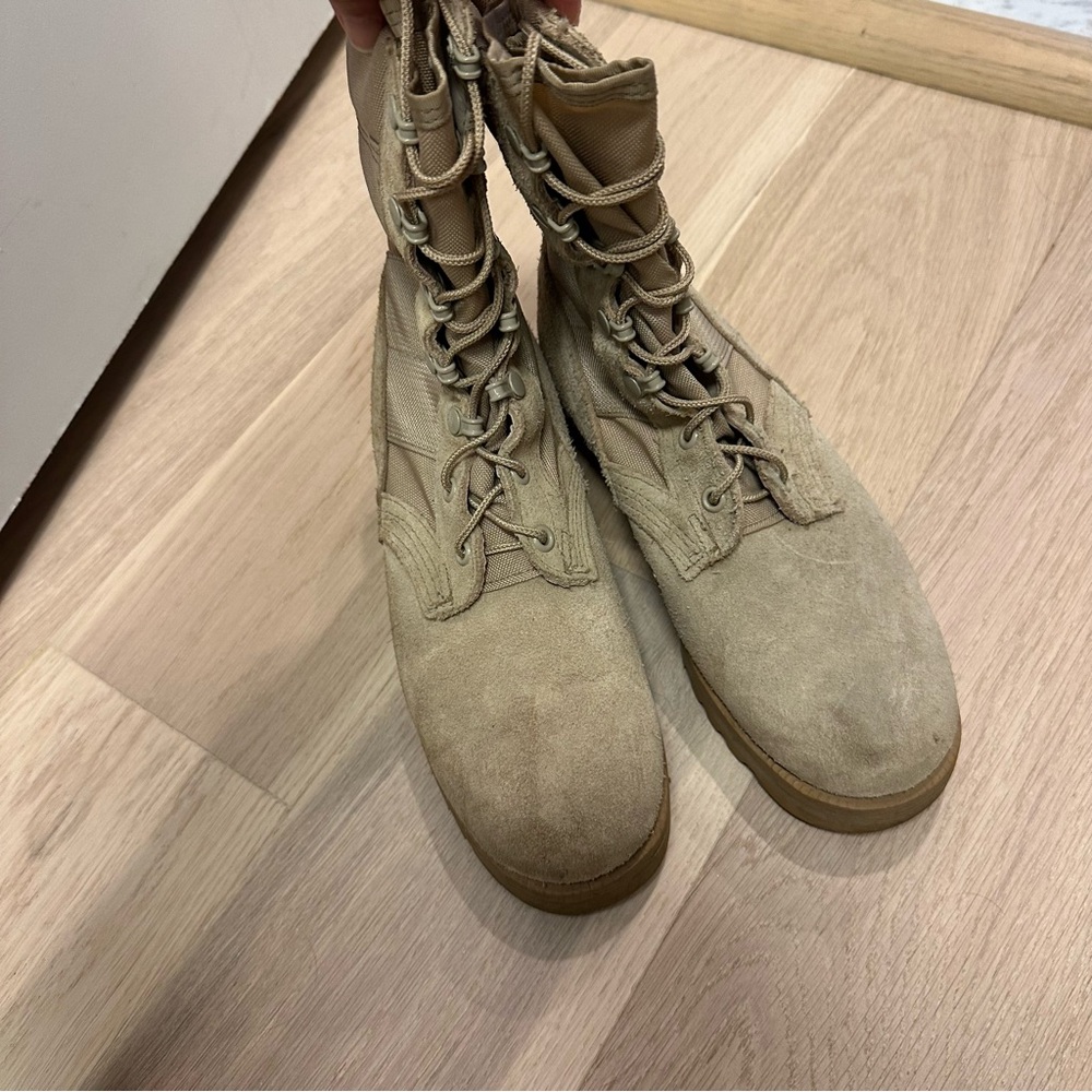 Army Combat Boots - Desert, Size Men’s 5, Women’s 7